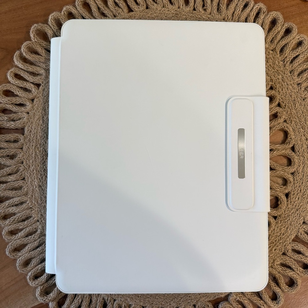 ESR White Tablet Keyboard Case - Picture 5 of 7